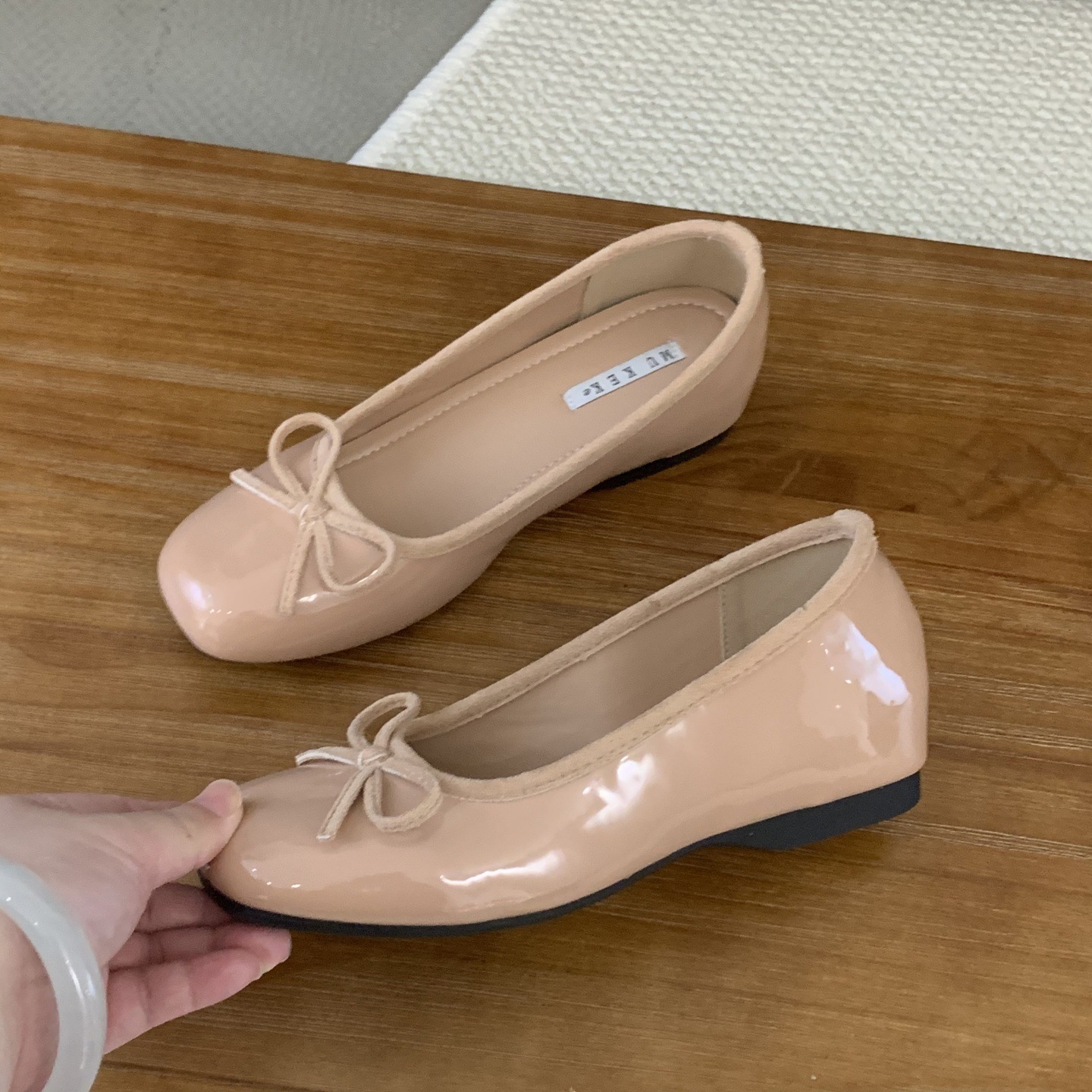 Women s 2025 Spring New French Style Gentle and Elegant Commuting Pumps with Inner Heightening and Red Bowknot Single Shoes - Image 5