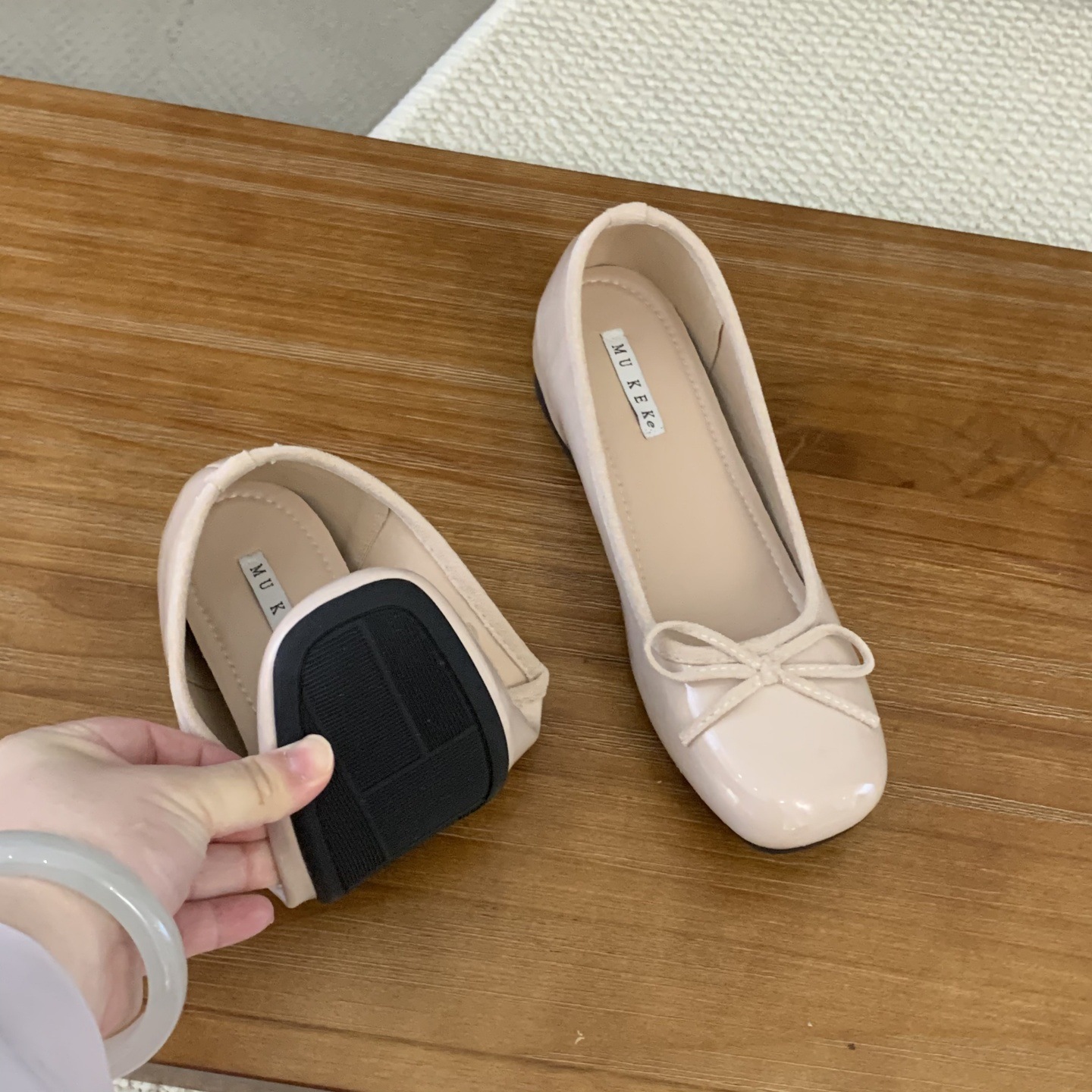 Women s 2025 Spring New French Style Gentle and Elegant Commuting Pumps with Inner Heightening and Red Bowknot Single Shoes - Image 4